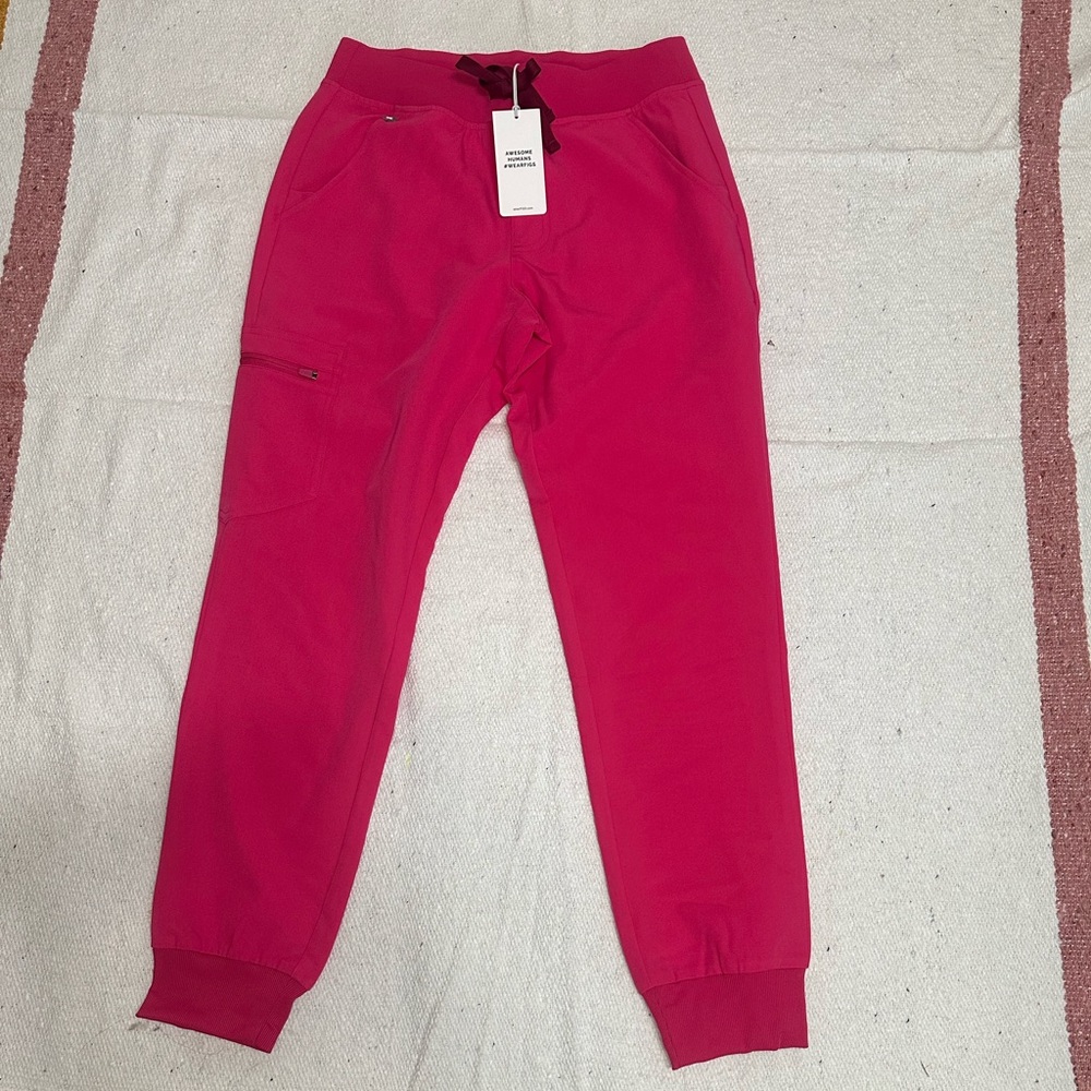 NWT Figs Women's Shocking Pink Catarina Top and Zamora Joggers Set Size S - Picture 16 of 16